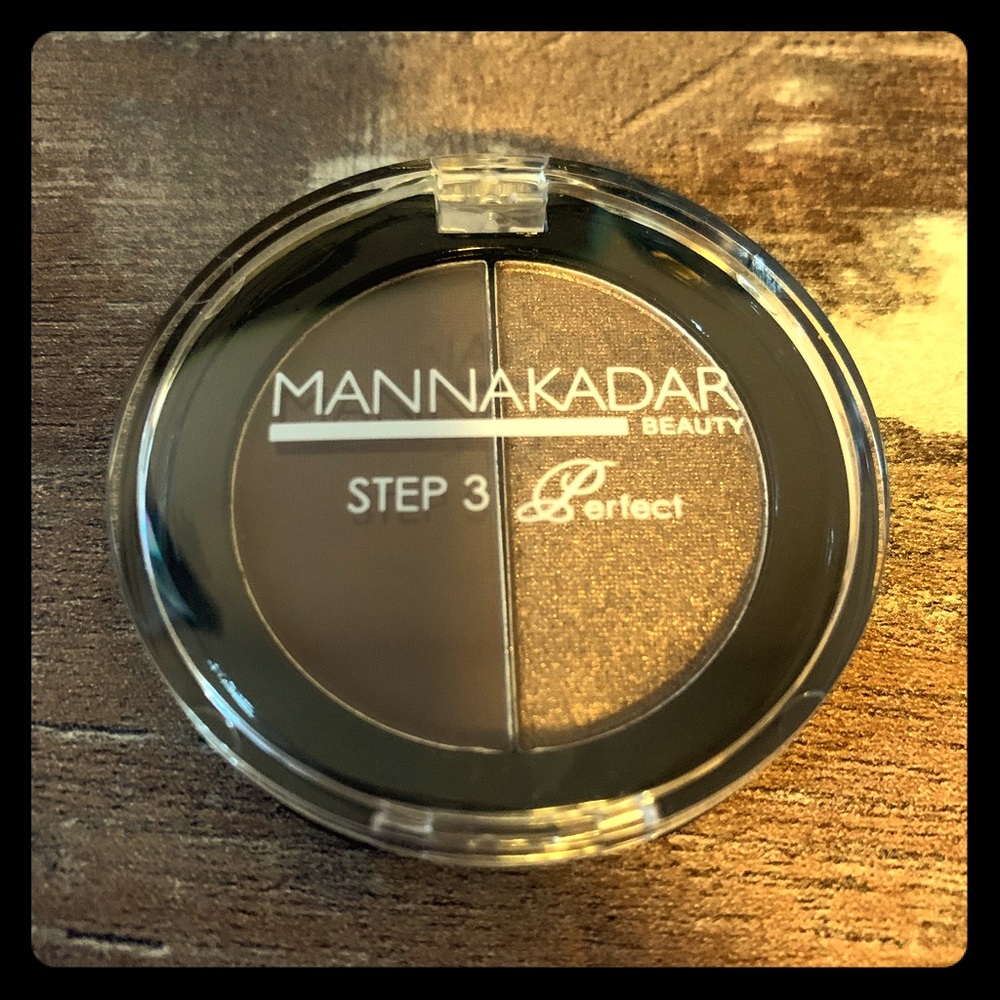 MANNA KADAR COSMETICS Eyeshadow duo